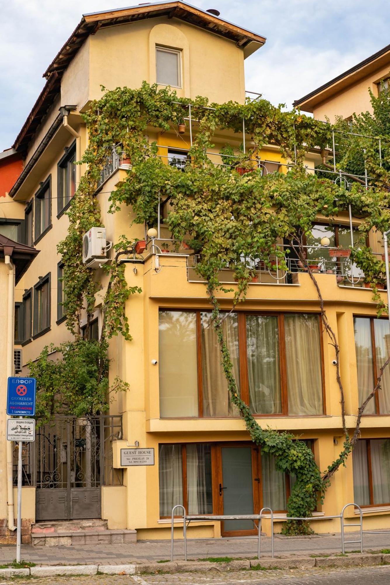 2-Bedroom Flat - Sunny Balcony Plovdiv Exterior photo