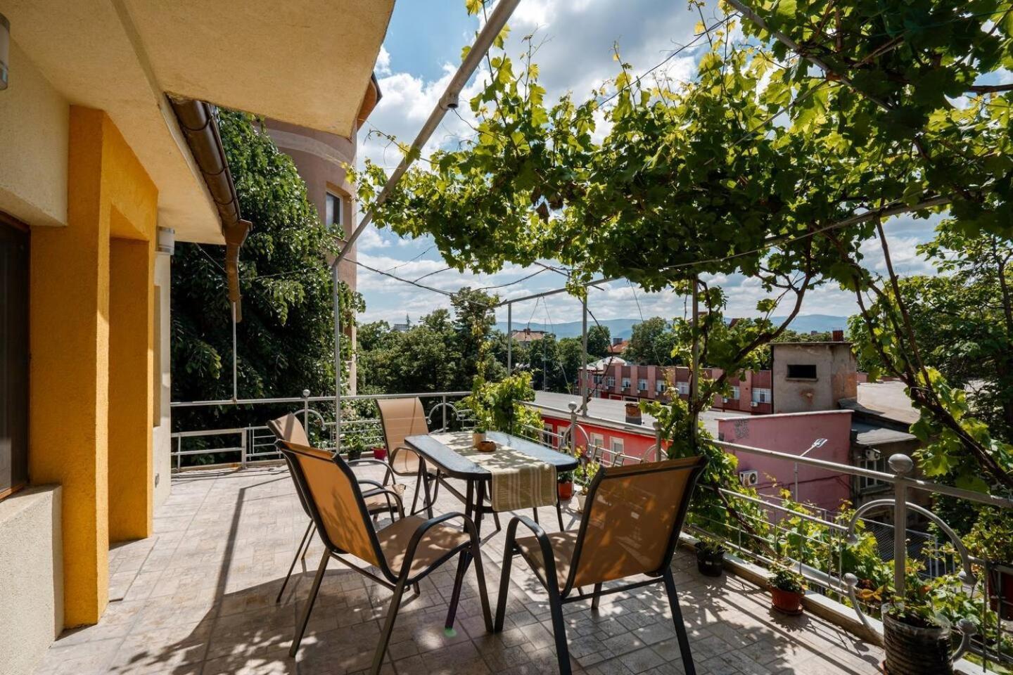 2-Bedroom Flat - Sunny Balcony Plovdiv Exterior photo
